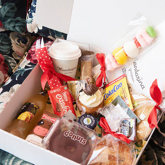 Caja desayuno sorpresa a domicilio mediana